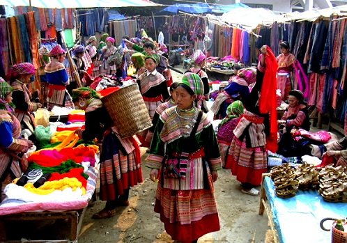 Bac Ha Market Sapa Tour Ubuntu Hostel