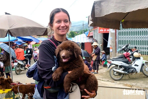 Bac Ha Market Sapa Tour