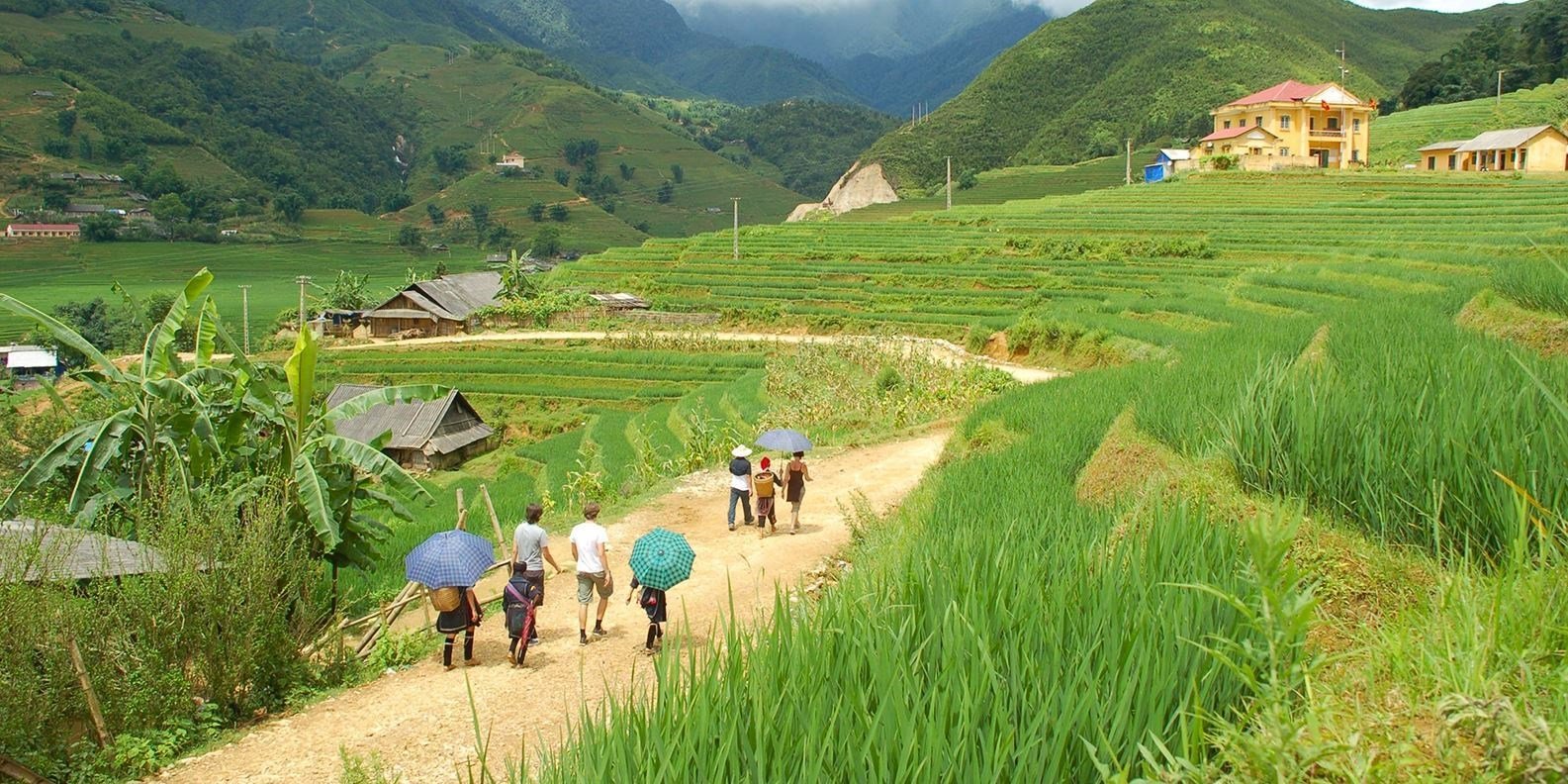 Y Linh Ho Village Sapa Tour