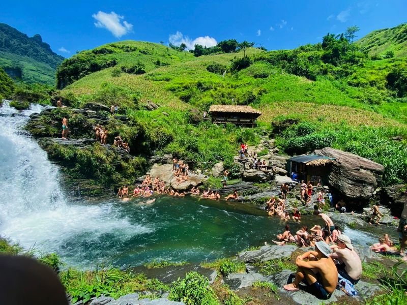 Ha Giang Loop Twin Mountains Lung Khuy Cave Lung Tam Village Du Gia